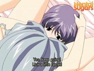 tío mirando dos hentai